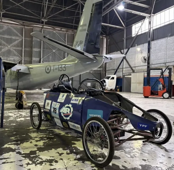 Estudiantes de la IMPA construyen un auto eléctrico para competir en el Desafío Eco YPF y buscan sponsors