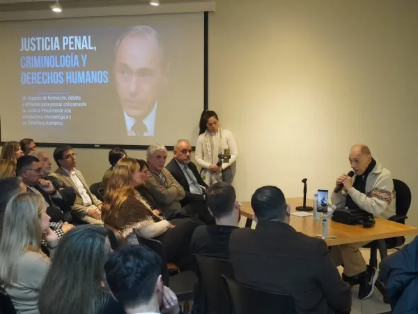 Eugenio Zaffaroni disertó en Quilmes y dejó durísimas críticas al Gobierno y a la Corte Suprema