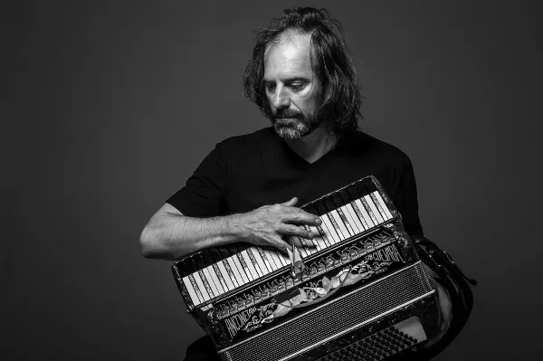 El "Chango" Spasiuk vuelve a Bernal para celebrar la Música Argentina