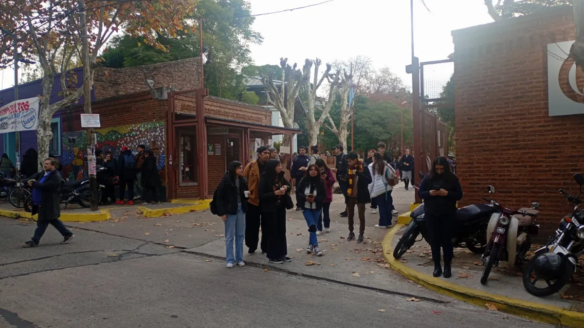 Nueva amenaza de bomba en la UNQ: debieron evacuar nuevamente el campus