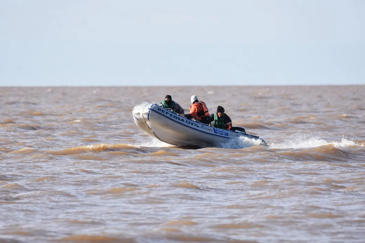 Continúan las tareas de búsqueda de los pescadores desaparecidos