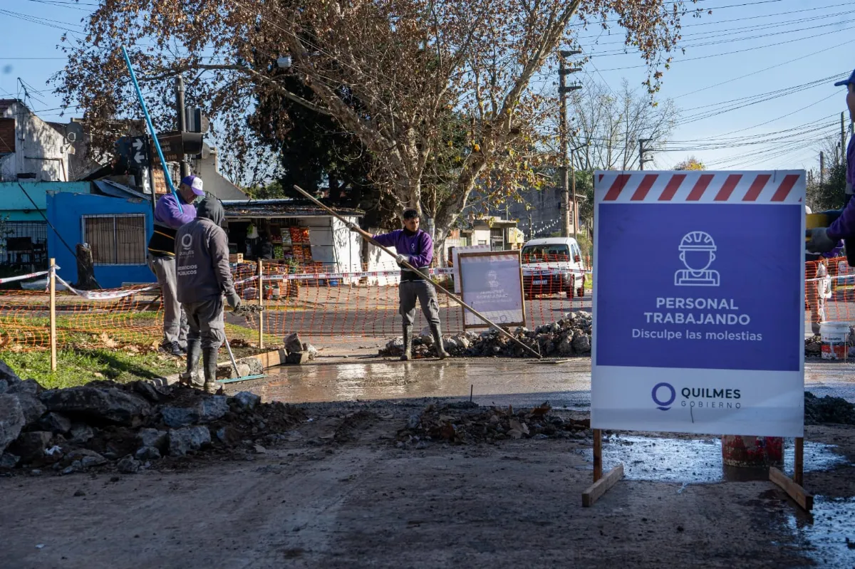 Continúan los trabajos de bacheo en los diferentes barrios del distrito