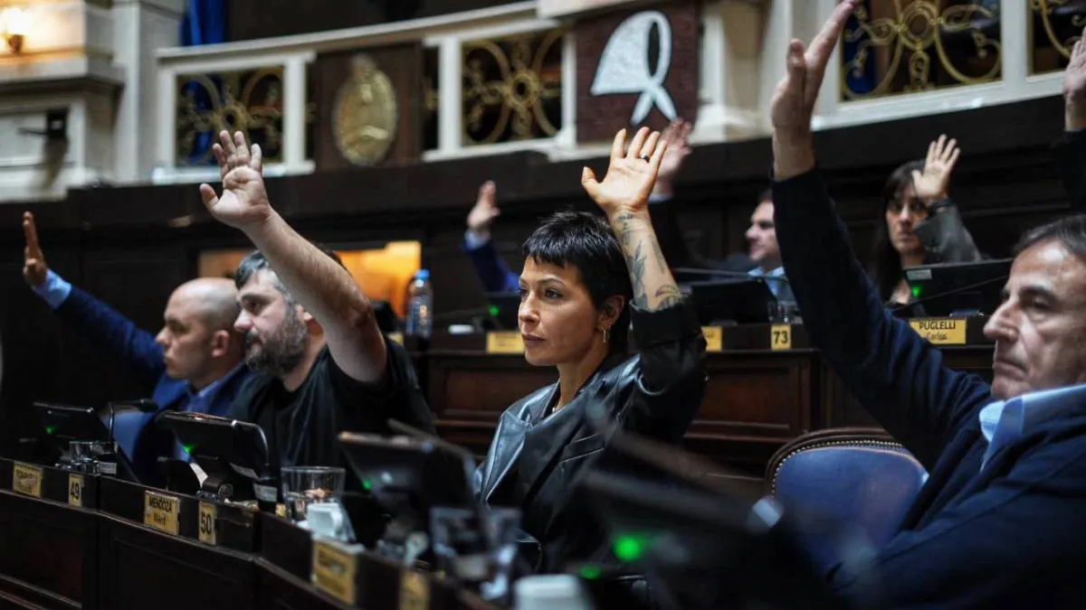 Mayra Mendoza: “La oposición le da la espalda a los municipios bonaerenses”