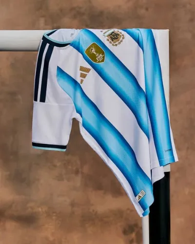 Jóvenes quilmeños crearon un sistema para identificar camisetas truchas de la Selección Argentina