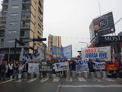 Corte en el centro de Quilmes por reclamos de alimentos para comedores comunitarios