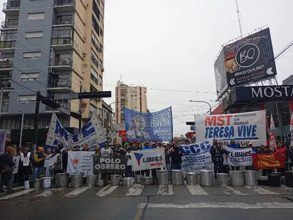 Corte en el centro de Quilmes por reclamos de alimentos para comedores comunitarios