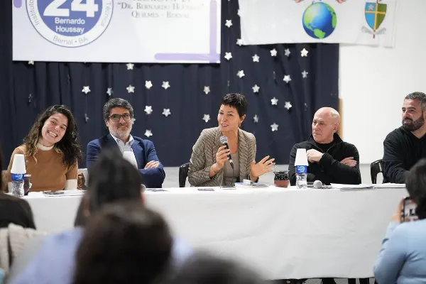 Mayra Mendoza habló sobre la "Ley Ema" en un encuentro contra violencias digitales