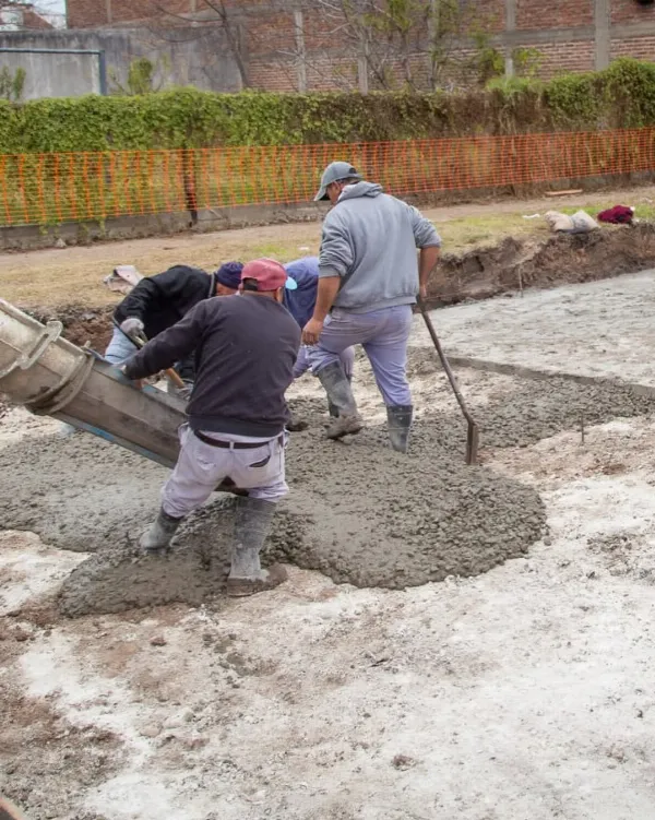 Avanzan las obras para completar la pavimentación en el barrio Kolynos