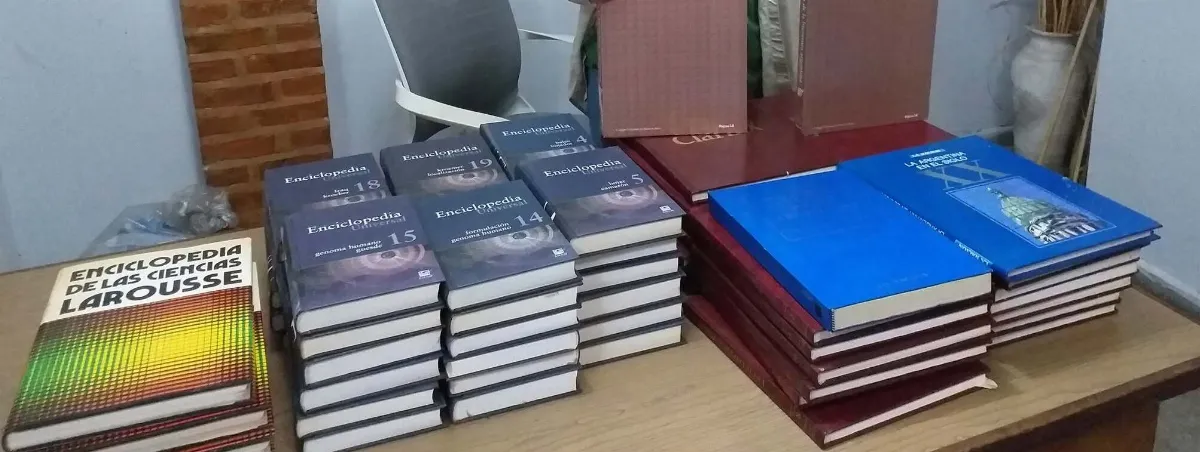 Rotary Club Ezpeleta donó material bibliográfico al Instituto de Formación Docente N° 83