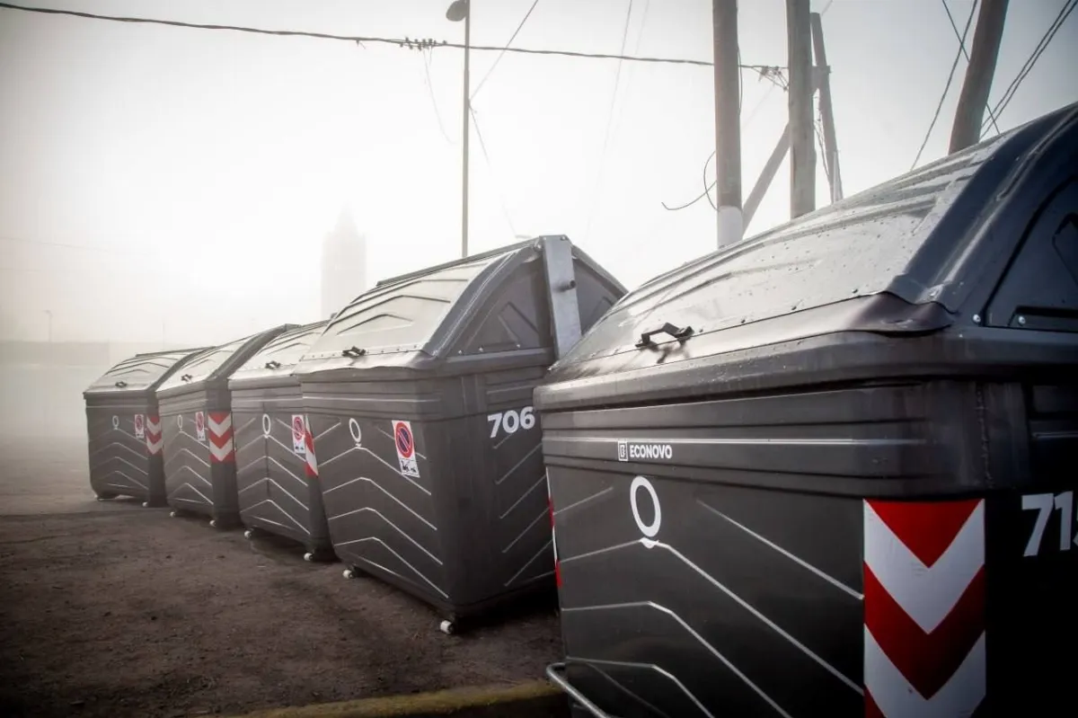 Instalaron 12 contenedores en Solano y presentaron nuevo camión recolector