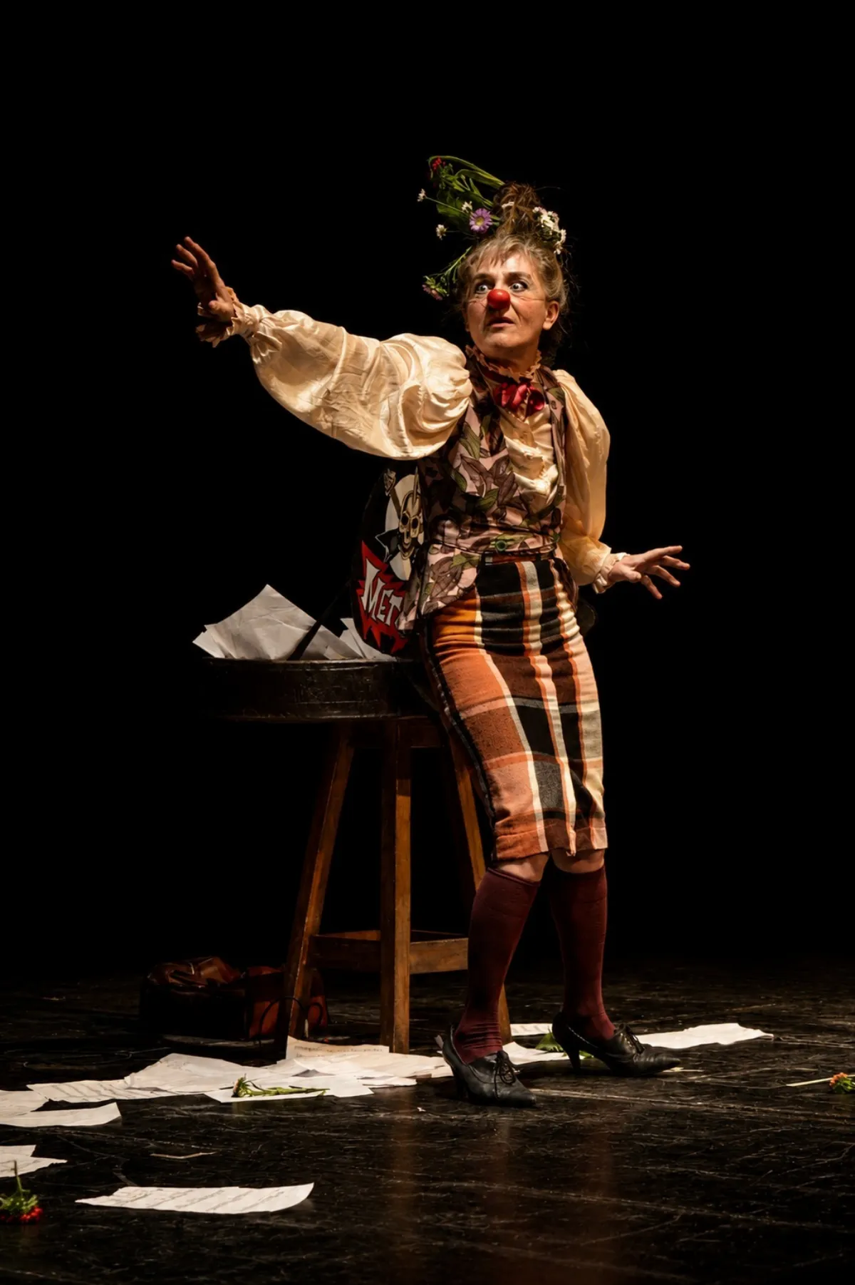 Llega a Bernal el unipersonal de clown musical "La Frecuencia Perfecta"