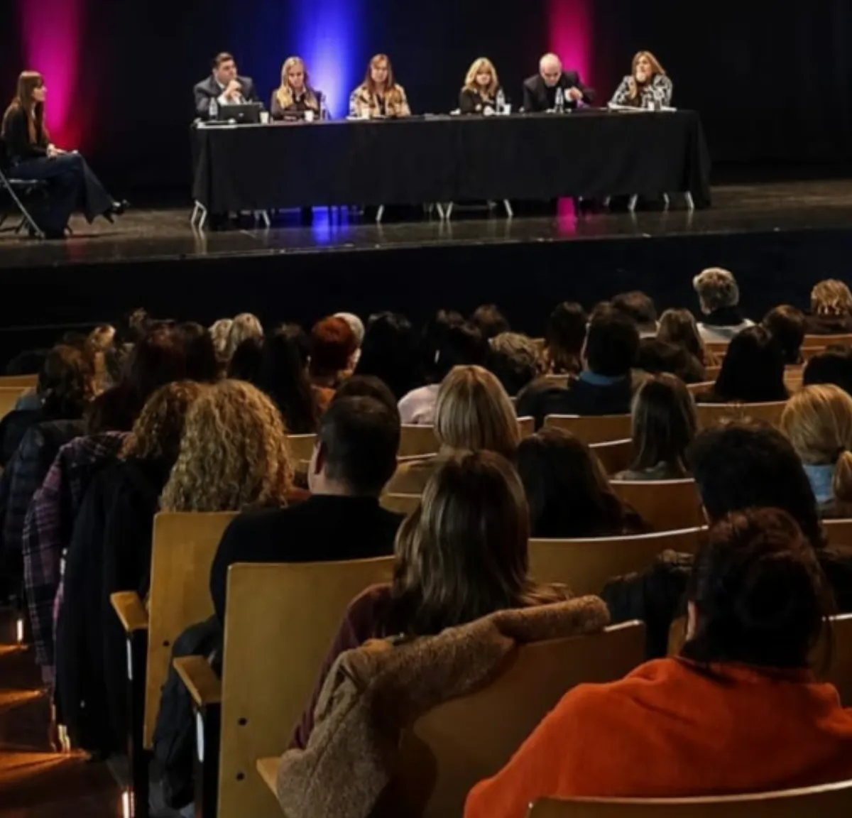 Capacitaron a directivos de escuelas públicas contra el bullyng, uso de armas y retos virales