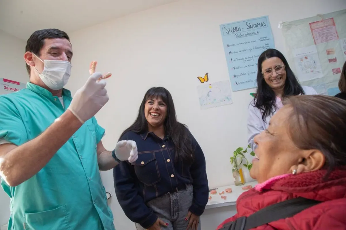 El Municipio entregó más de 20 prótesis dentales a vecinos