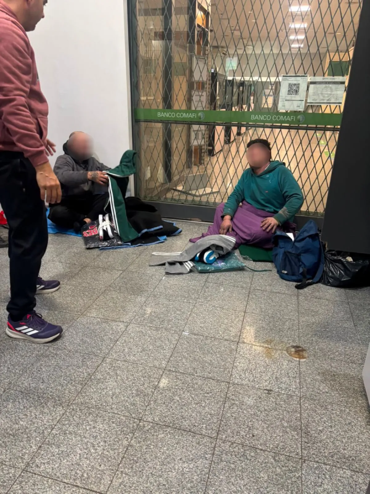 El Rotary de Ezpeleta entregó kits de abrigo a más de 100 personas en situación de calle