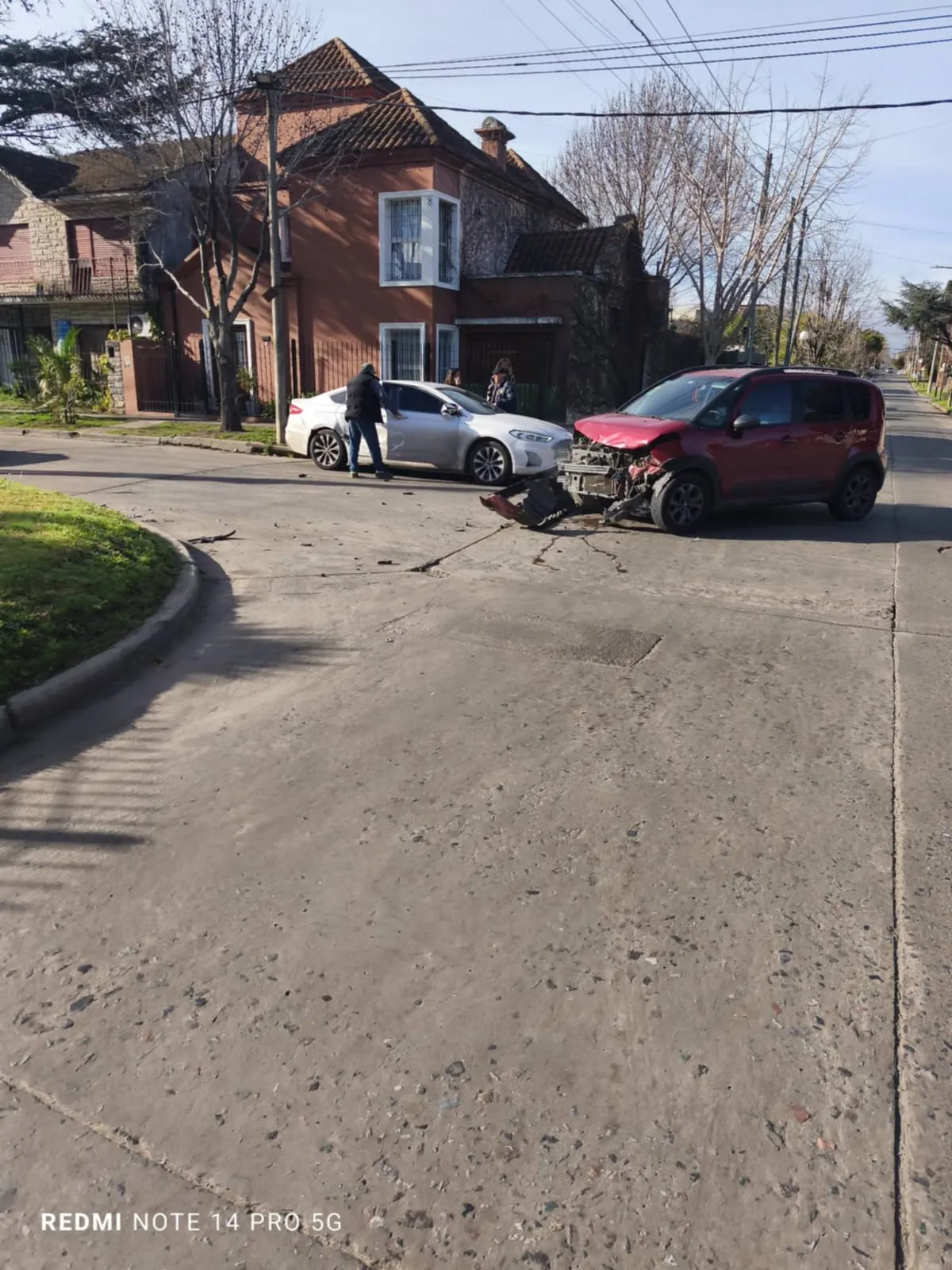 Choque en Barrio Parque Calchaquí: una mujer resultó herida