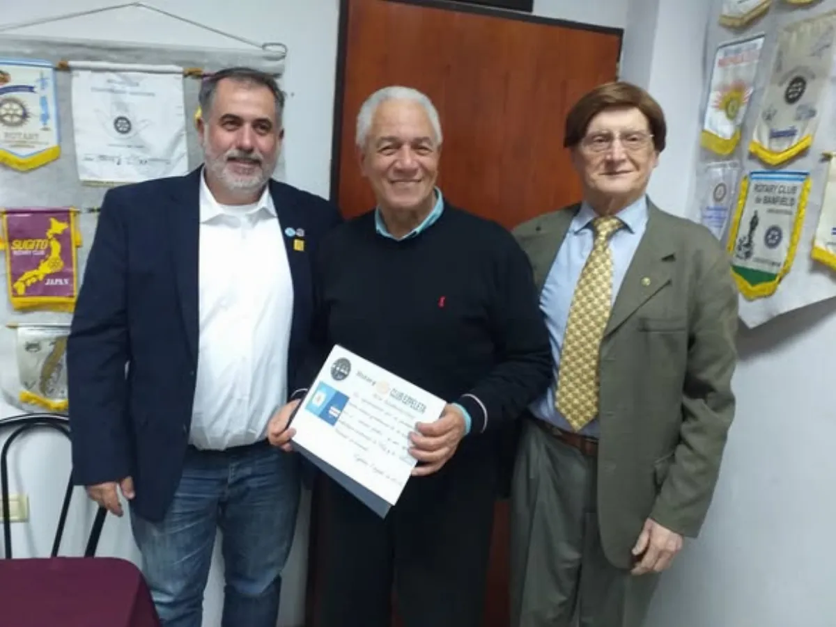 El furor por Cabo Verde llegó a Ezpeleta: el Cónsul brindó en el Rotary una charla sobre el país africano
