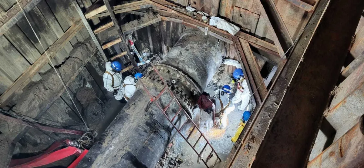 AySA finalizó la reparación de emergencia de una importante cañería en Bernal