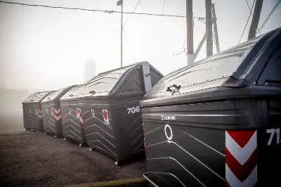 Instalaron 12 contenedores en Solano y presentaron nuevo camión recolector