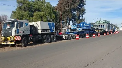 A tres semanas de partir de Quilmes, el megacamión que paralizó el tránsito ya llegó a Mendoza