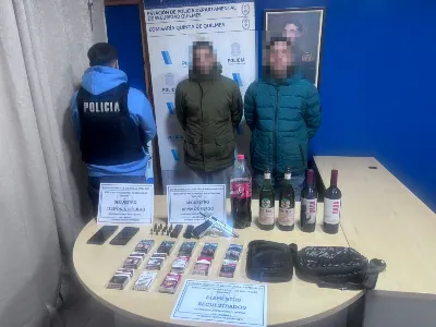 Robaron fernet, vino y cigarrillos de un supermercado: Fueron detenidos