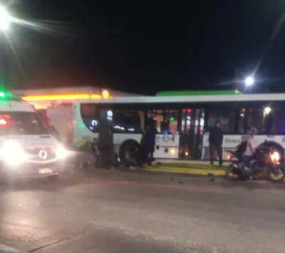 Choque entre un colectivo y una moto en Quilmes Oeste: Dos heridos
