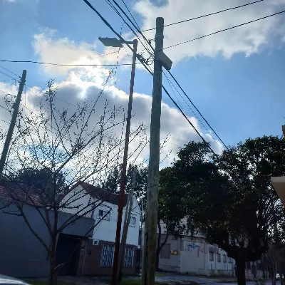 Vecinos de Barrio Parque Bernal denuncian que llevan casi 24 horas sin luz
