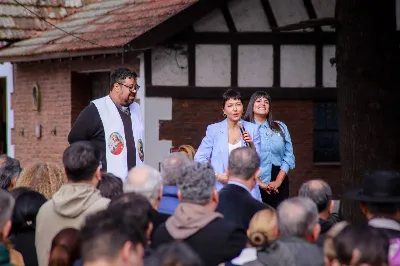 Mayra Mendoza y Eva Mieri encabezaron acto por los 210 años de la Independencia Argentina
