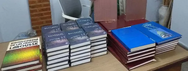 Rotary Club Ezpeleta donó material bibliográfico al Instituto de Formación Docente N° 83