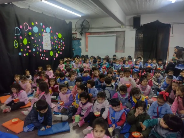 "Con hambre no se puede pensar”: Se lanza una campaña para dar el desayuno y la merienda a cientos de chicos