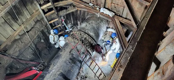 AySA finalizó la reparación de emergencia de una importante cañería en Bernal