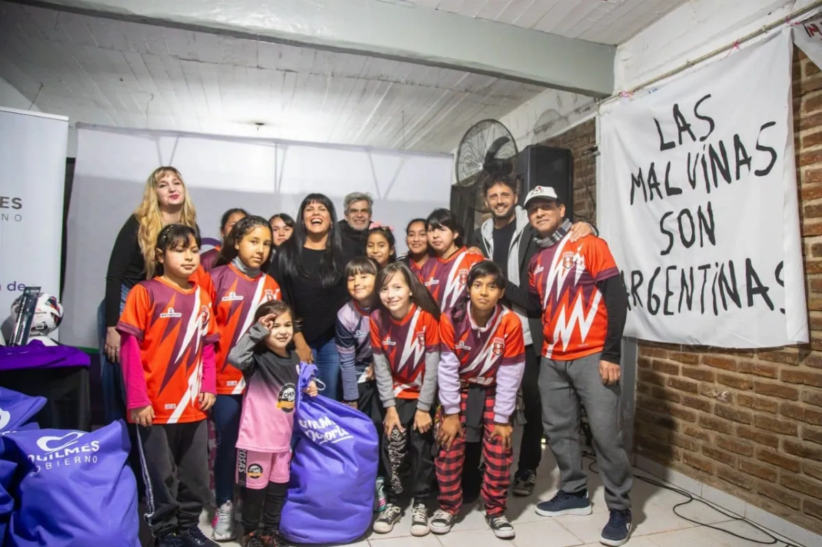 El Municipio entregó material deportivo a siete clubes de la Liga Femenina