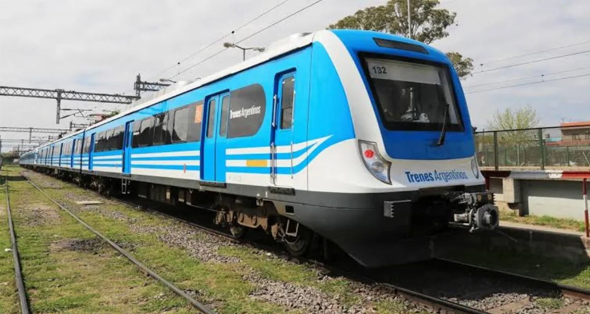 Tragedia en Bernal: una mujer murió tras arrojarse a las vías del tren