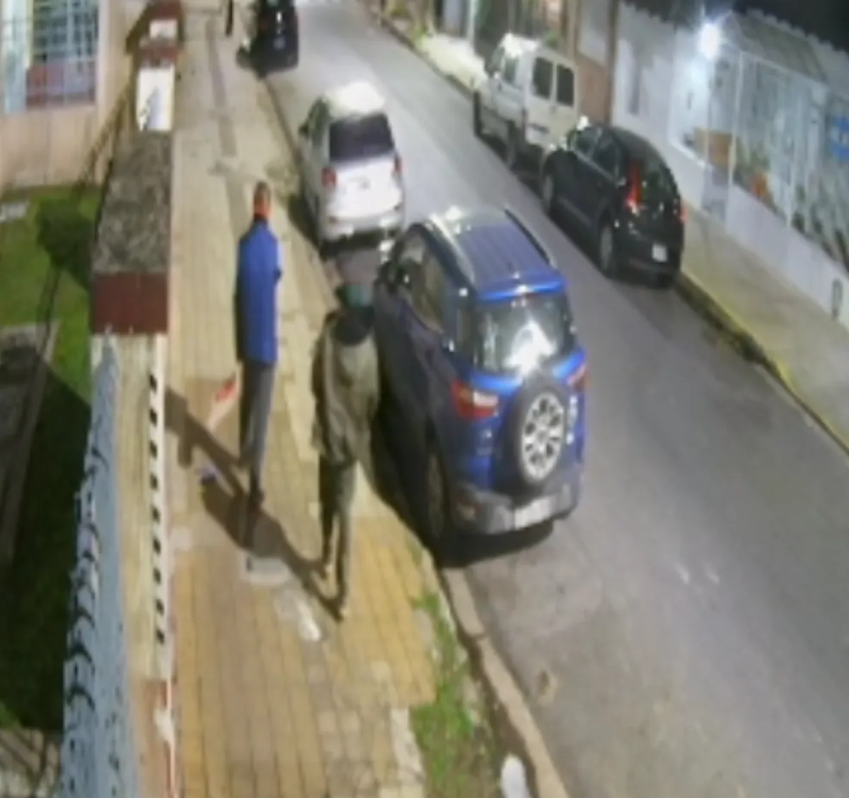Rompieron el vidrio de un auto y robaron una campera