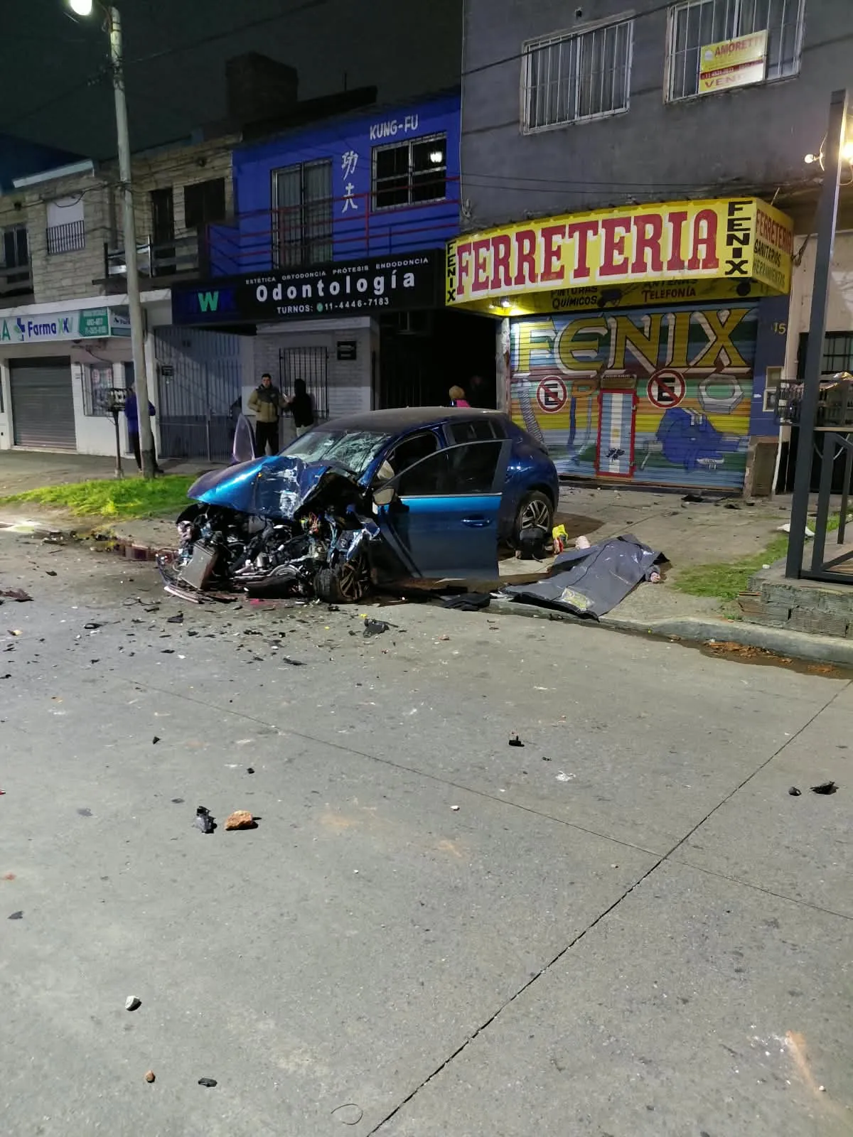 Quilmes Oeste: una conductora murió tras chocar contra un comercio