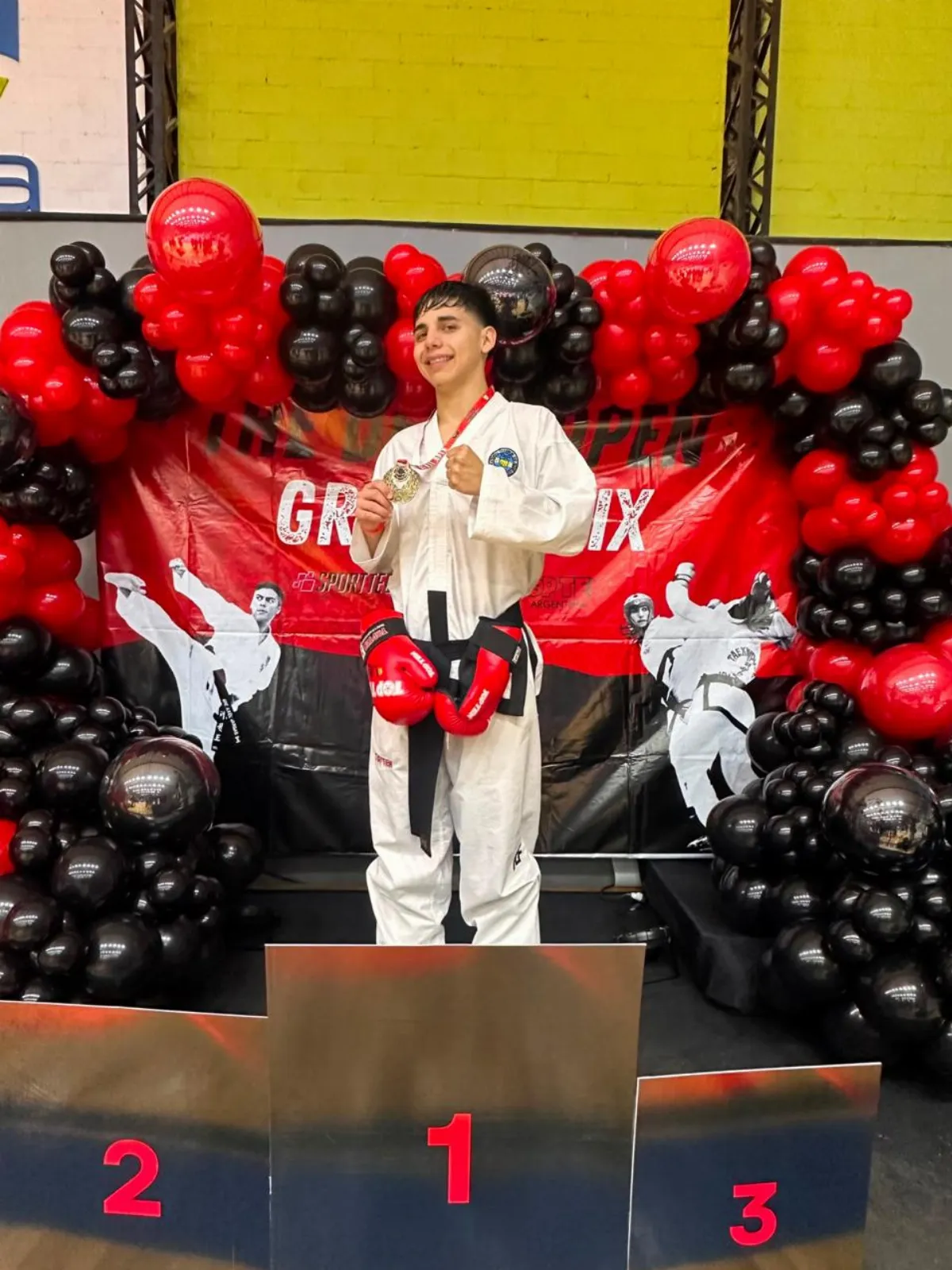 Joven taekwondista quilmeño busca cumplir el sueño de participar en la Copa del Mundo de España