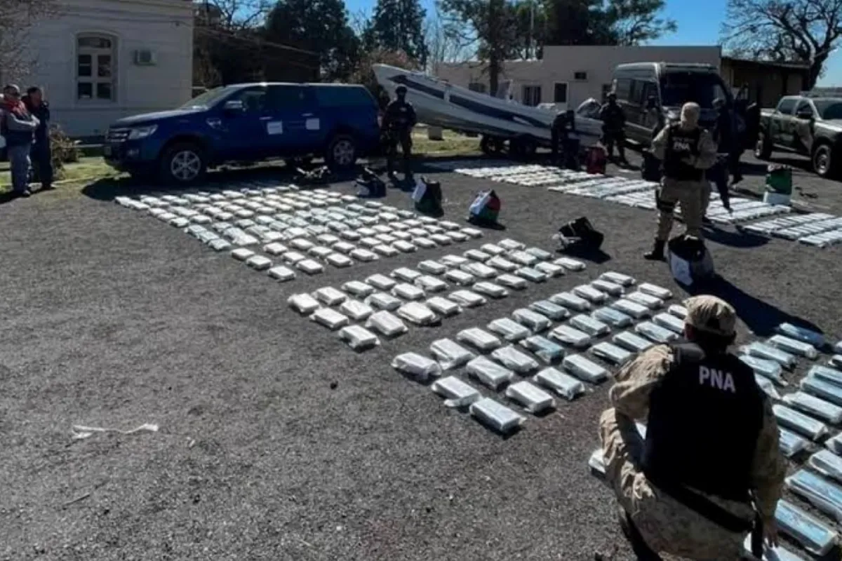 Prefectura secuestró casi 500 kg de cocaína y realizó allanamientos en Bernal