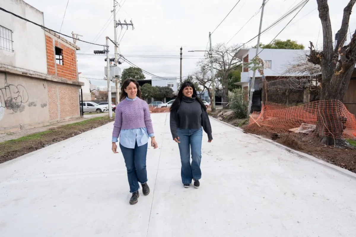 Avanza la obra de pavimentación de 37 nuevas cuadras en Ezpeleta