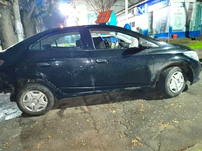 Persecución en Bernal: Dos delincuentes detenidos tras chocar un auto robado