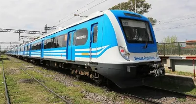 Tragedia en Bernal: una mujer murió tras arrojarse a las vías del tren