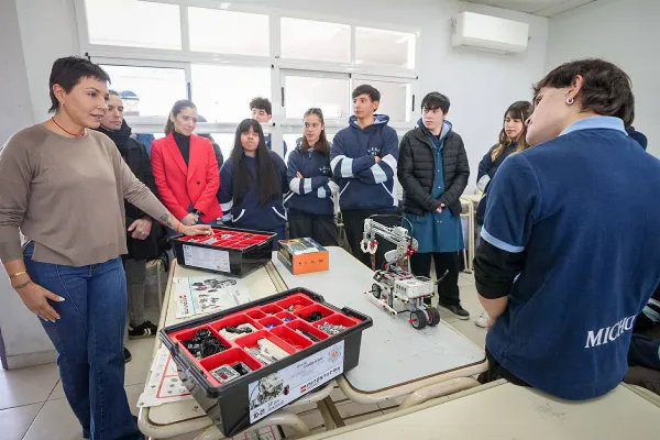 Mayra Mendoza y Eva Mieri inauguraron la obra de ampliación de la Escuela Secundaria Técnica N° 1