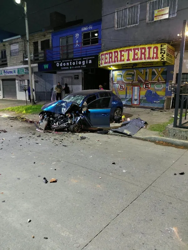 Quilmes Oeste: una conductora murió tras chocar contra un comercio