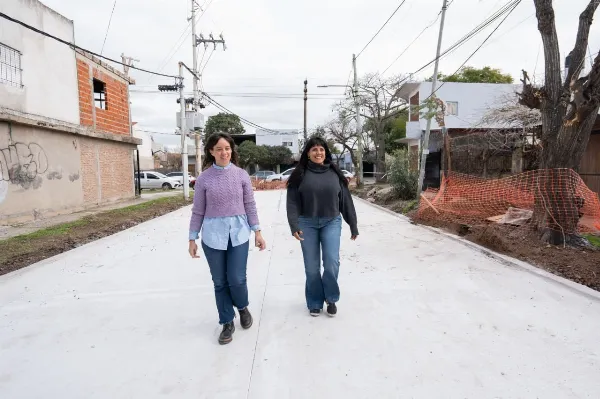 Avanza la obra de pavimentación de 37 nuevas cuadras en Ezpeleta