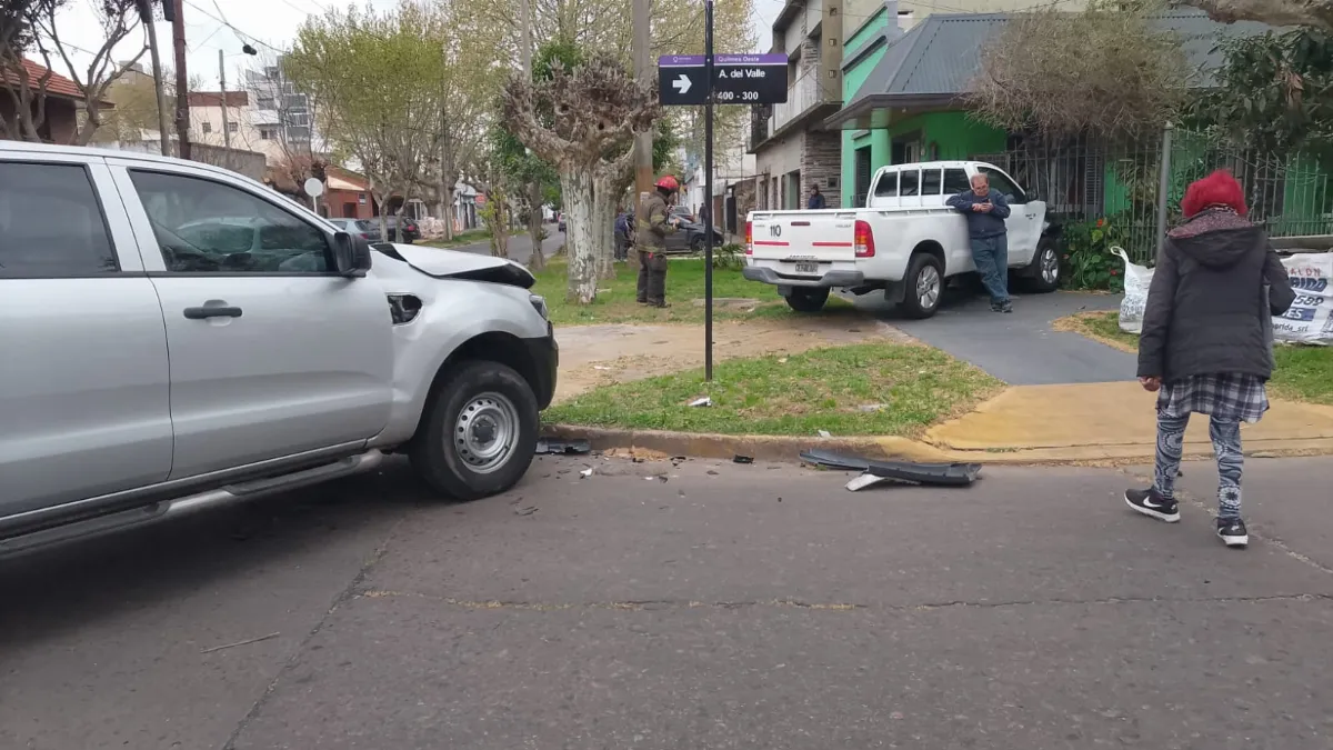 Una camioneta terminó incrustada contra una vivienda en Quilmes Oeste