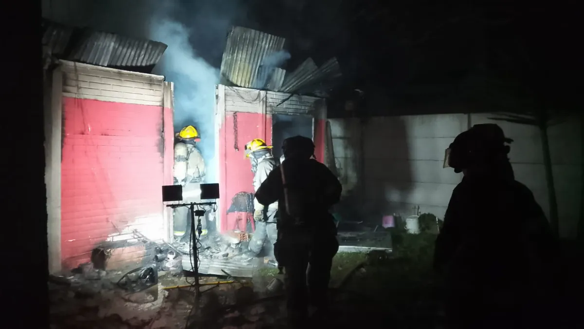 Incendio destruyó una casa de jubilados en Quilmes Oeste
