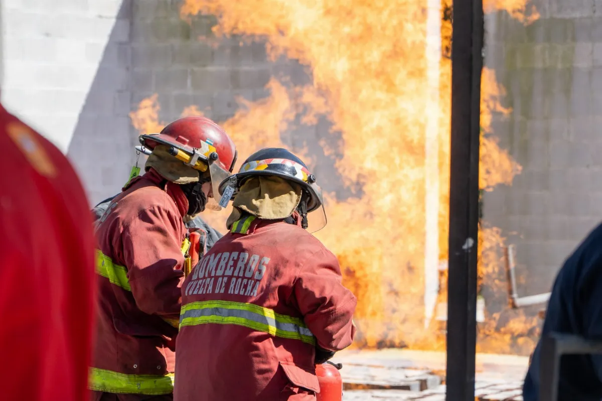 MetroGAS y Fundación Bomberos de Argentina formalizan su alianza para capacitaciones ante emergencias