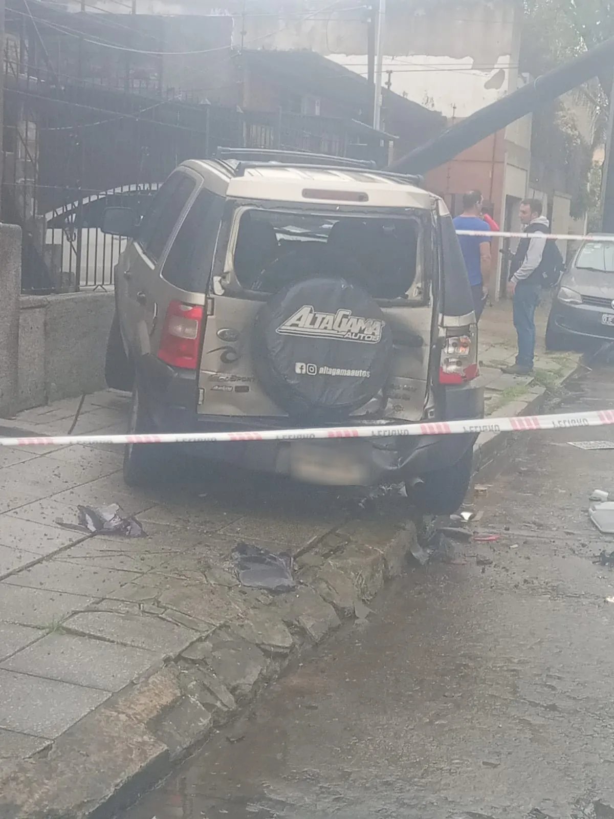 Persecución desde Berazategui terminó con un choque en Ezpeleta: tres detenidos