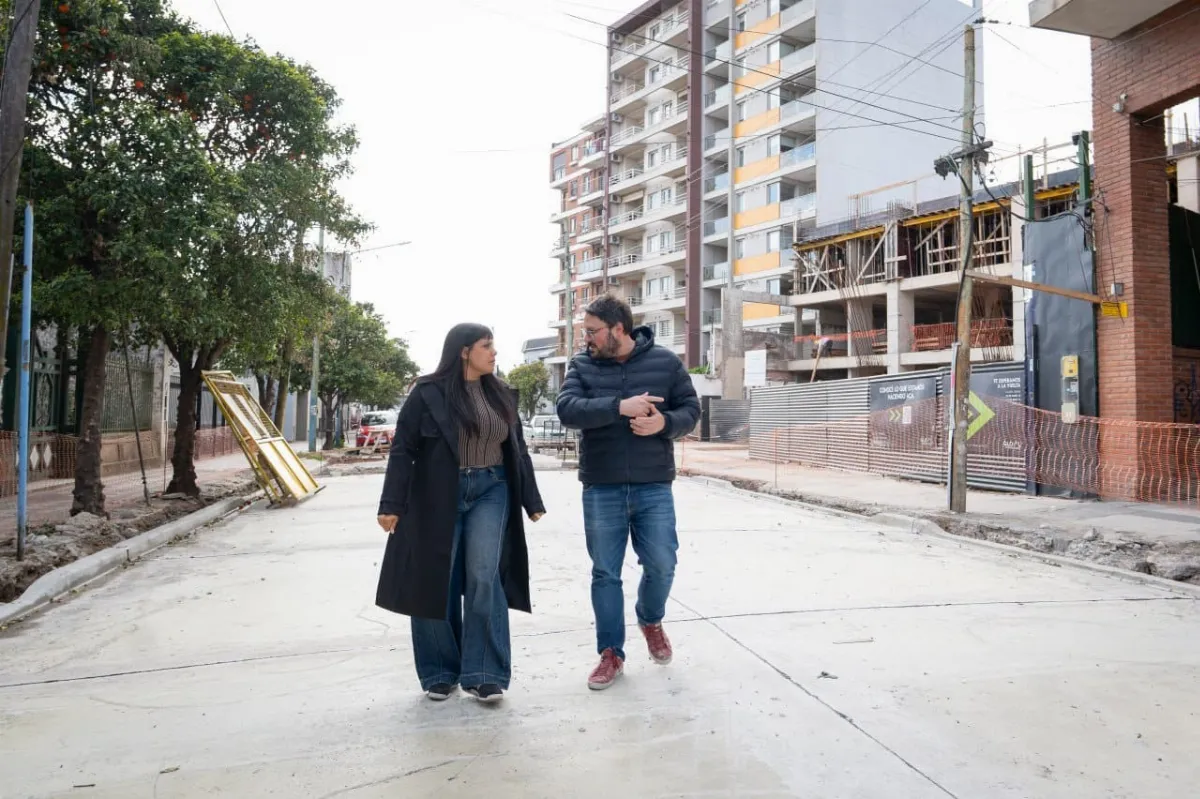 Eva Mieri supervisó los trabajos de repavimentación de la calle 25 de Mayo en Bernal
