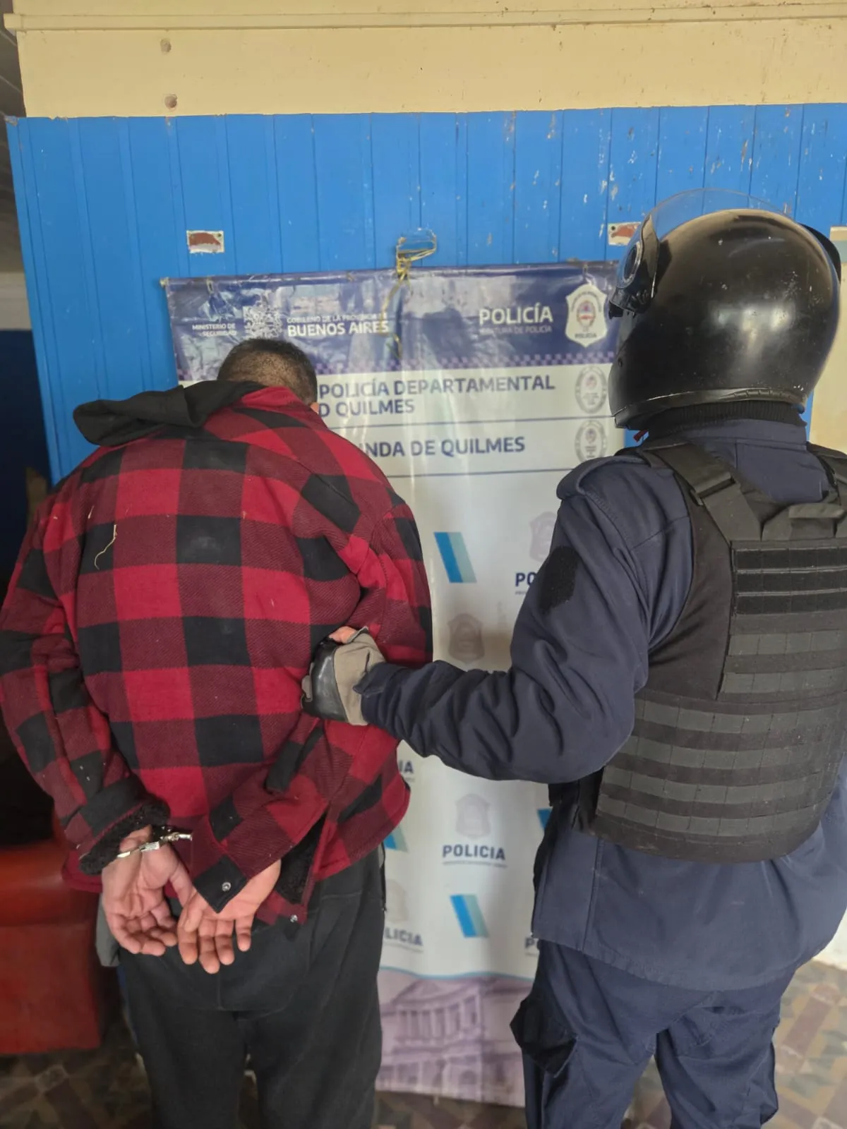 Detuvieron a un hombre que quiso robar un auto en Bernal