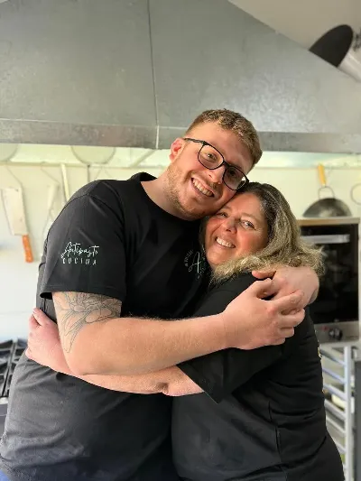 De 10 viandas por día a una cocina profesional: la historia de una familia quilmeña que convirtió un sueño en "Antipasto"