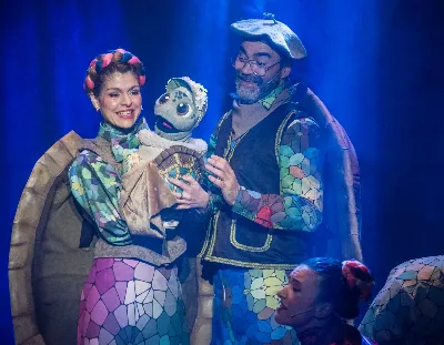 "Manuelita, mi casa es el mundo" inicia su gira por AMBA en el Teatro Cervantes